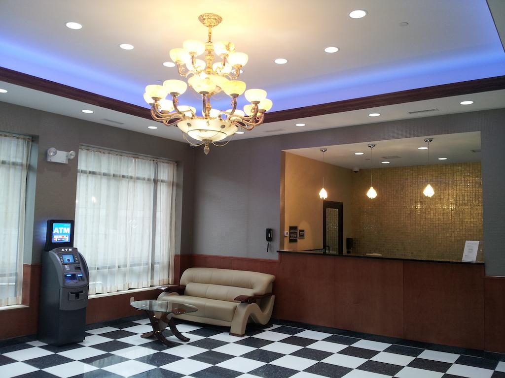 Howard Johnson By Wyndham Jamaica Ny Near Airtrain Jfk New York Exterior photo