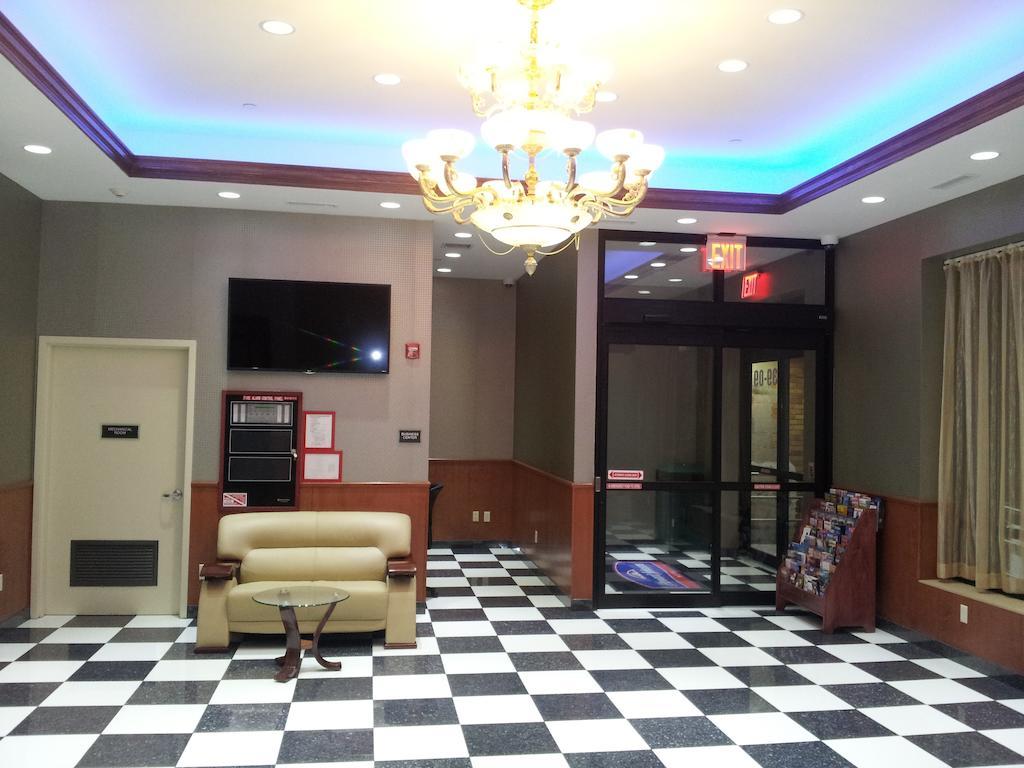 Howard Johnson By Wyndham Jamaica Ny Near Airtrain Jfk New York Exterior photo