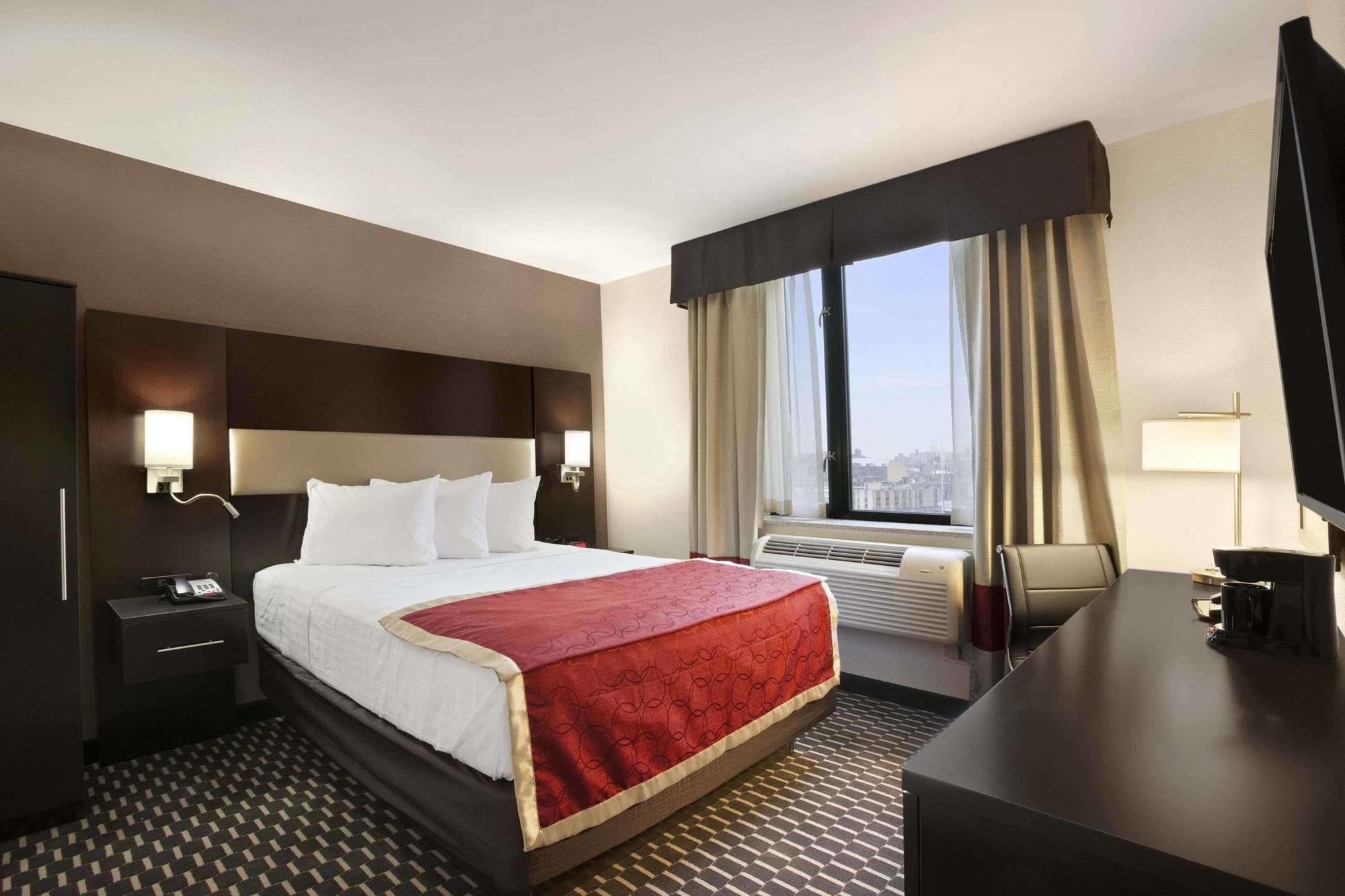 Howard Johnson By Wyndham Jamaica Ny Near Airtrain Jfk New York Exterior photo